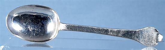 A William & Mary silver tat tail trefid spoon, Length 7 ¼”/185mm , Bowl length 63mm Weight: 1.3oz/37 grms